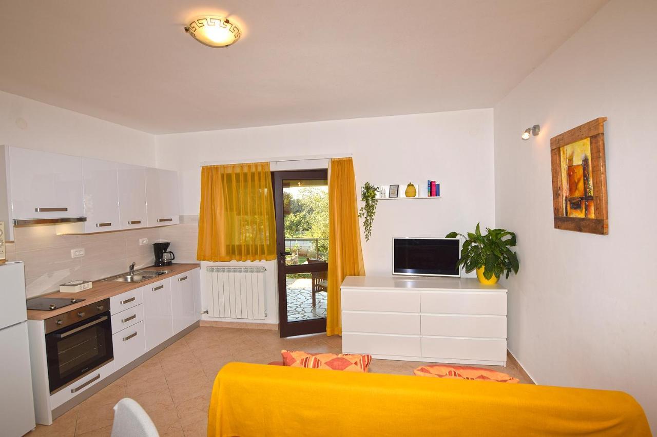 Apartments Bor Медулин Экстерьер фото