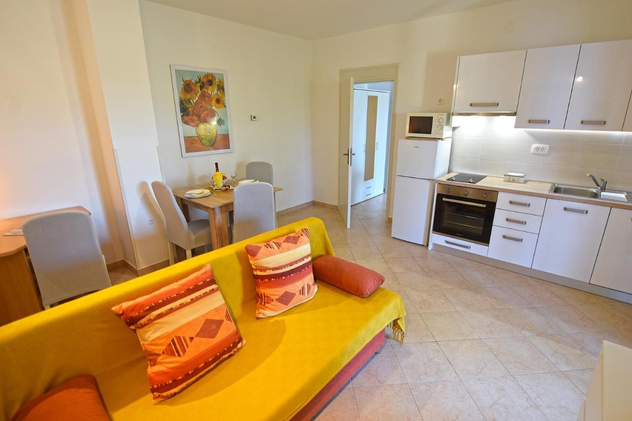 Apartments Bor Медулин Экстерьер фото