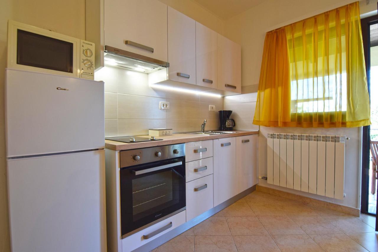 Apartments Bor Медулин Экстерьер фото