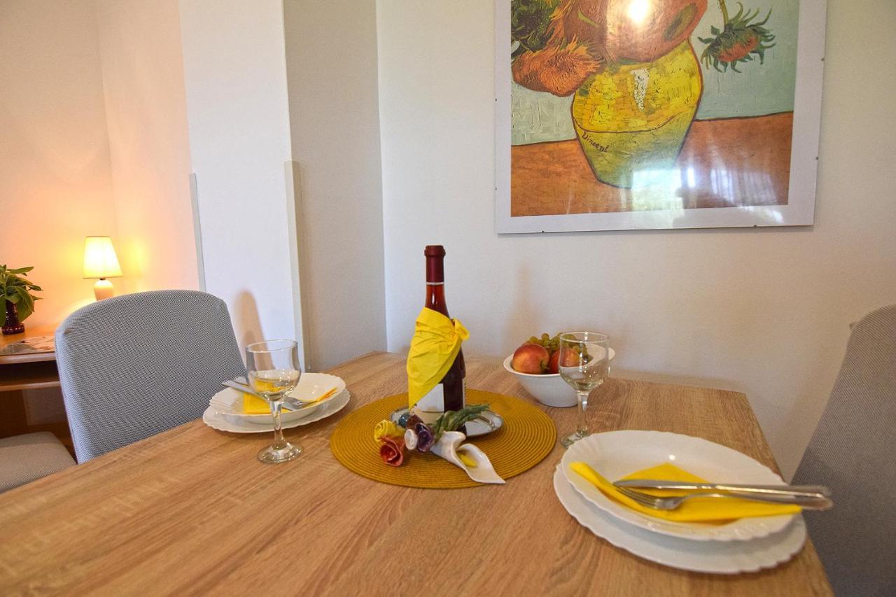 Apartments Bor Медулин Экстерьер фото