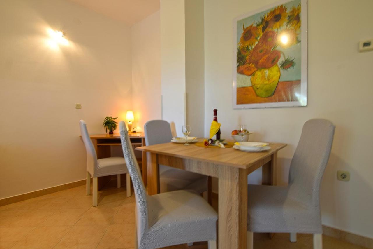 Apartments Bor Медулин Экстерьер фото