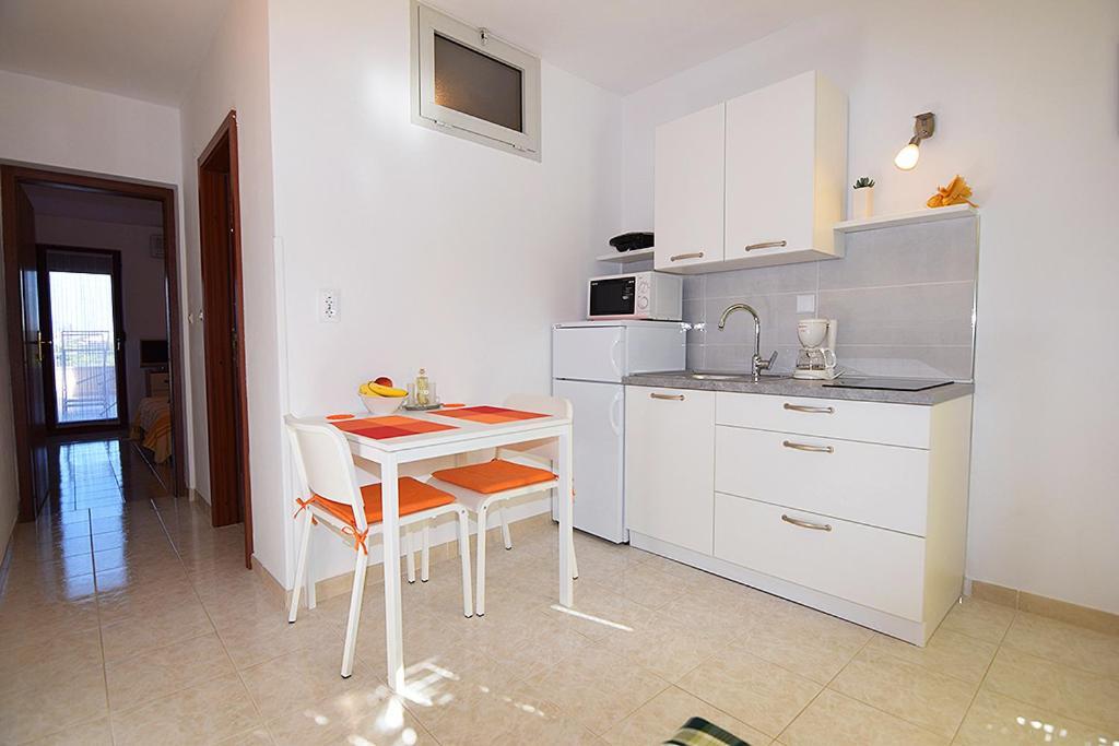Apartments Bor Медулин Экстерьер фото
