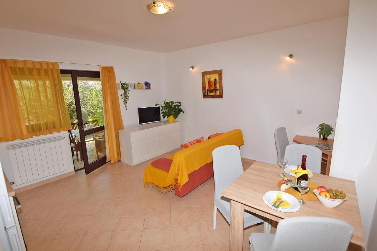 Apartments Bor Медулин Экстерьер фото