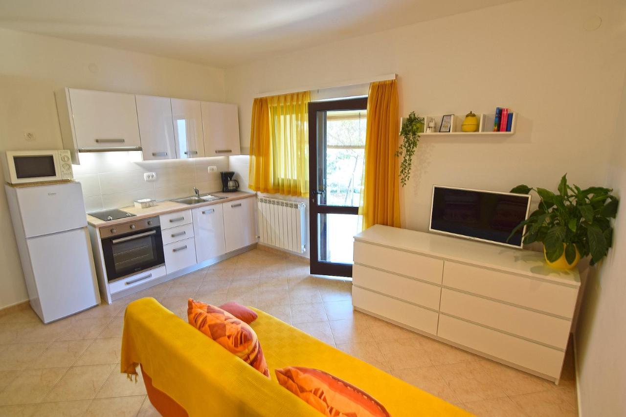 Apartments Bor Медулин Экстерьер фото