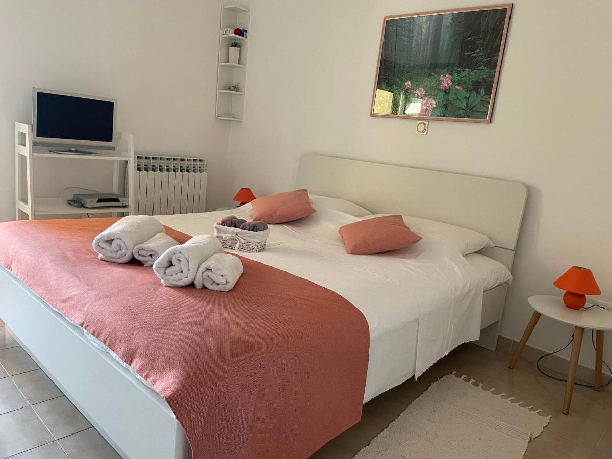 Apartments Bor Медулин Экстерьер фото